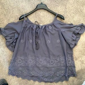 Peakaboo shoulder flowy top